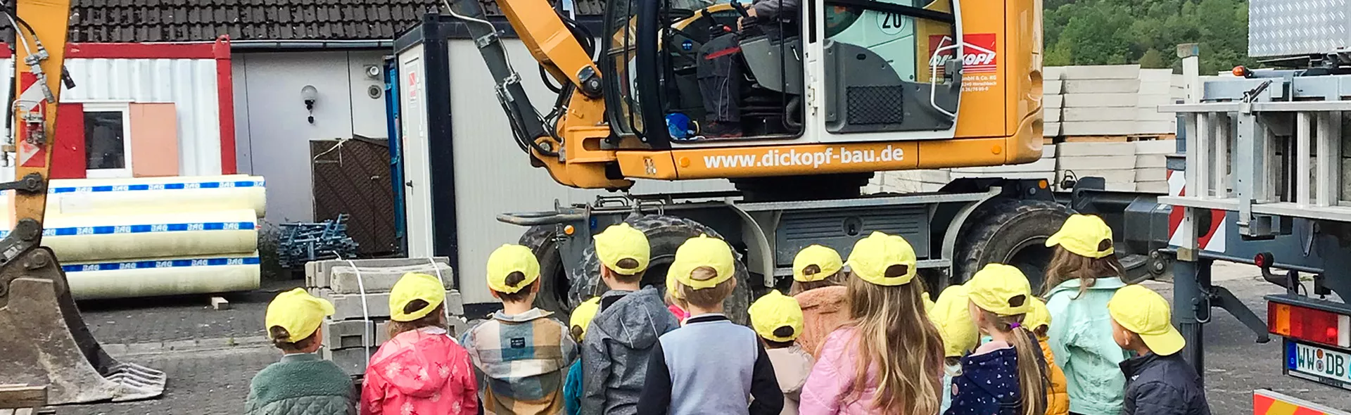 Kita-Kinder Ausflug Bagger Dickopf-Bau