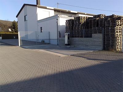 2006-2007 Umgestaltung von Parkplatz und Einfahrtsbereich sowie Neubau der Betriebstankstelle