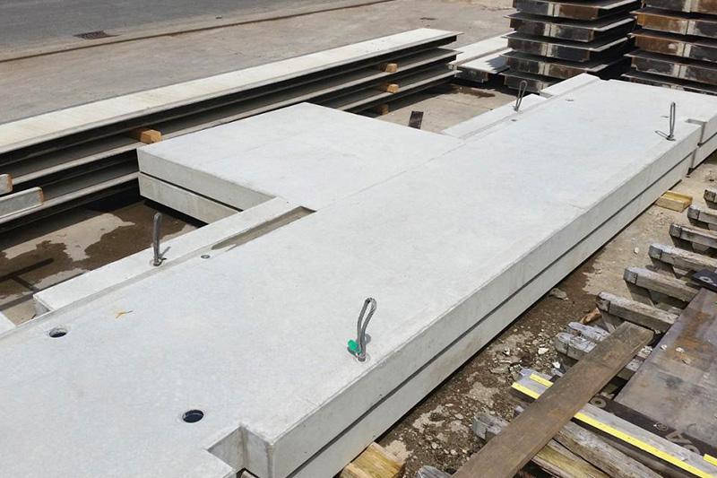 Betonfertigbauteil Baustelle Kellerbau Hausteil