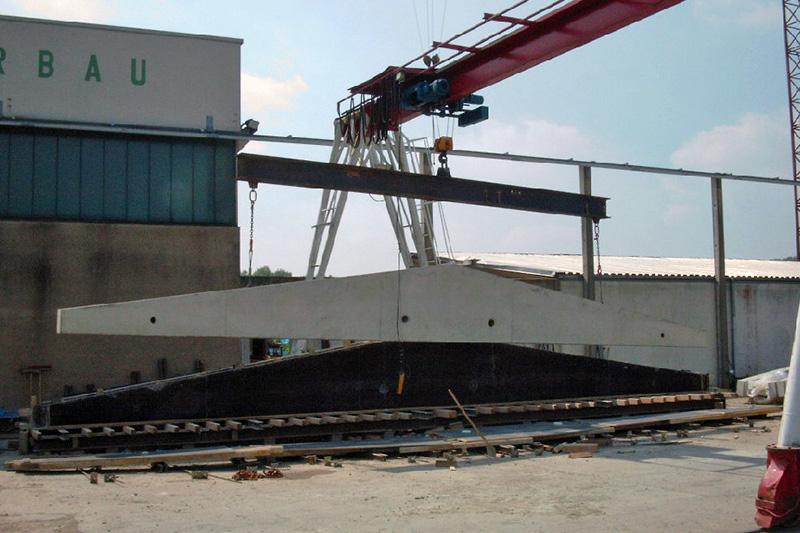 Betonfertigbauteil Baustelle Hausteil