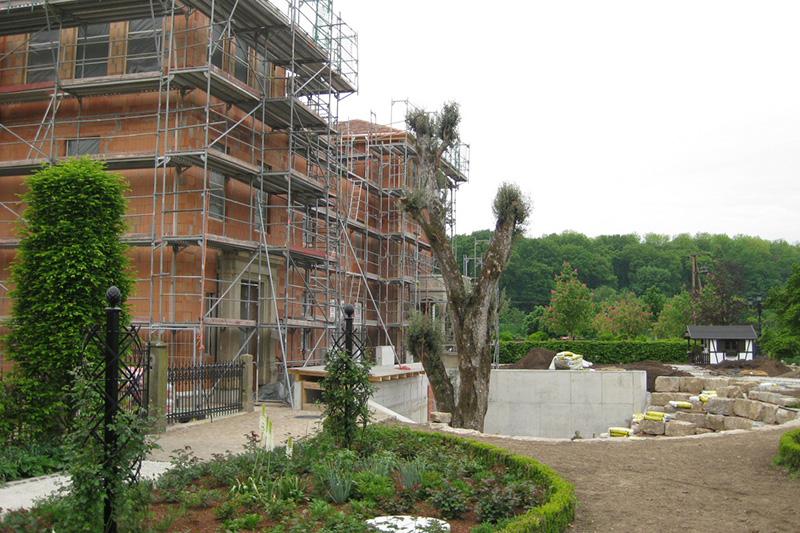 Einfamilienhaus Rohbau Vorgarten Kronberg
