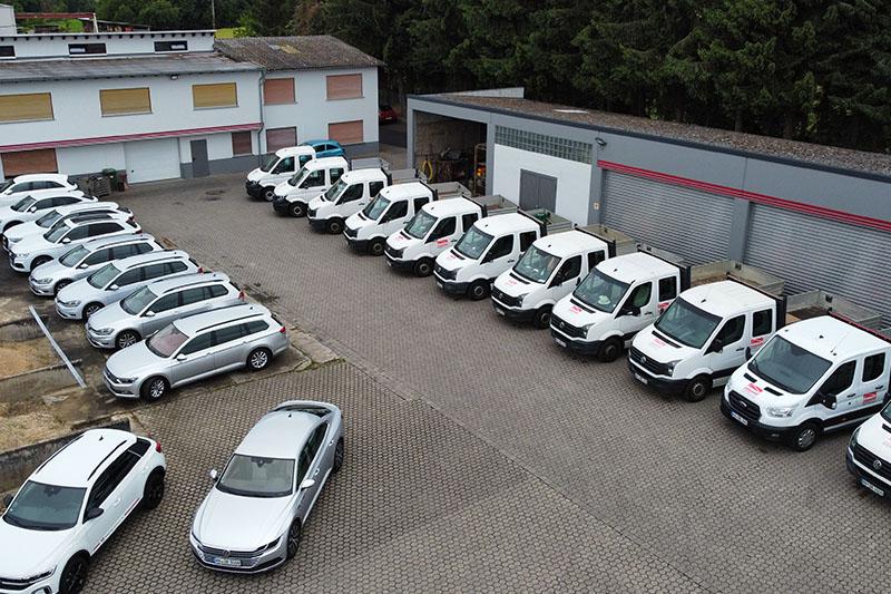 Firmenjubiläum Dickopf-Bau Drohnenaufnahme Firmenwagen