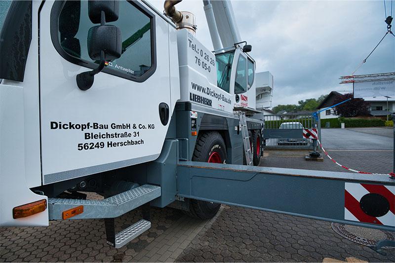 Kranverleih weißer Kran Dickopf-Bau