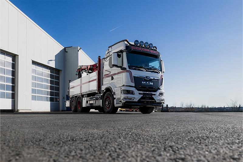 Lkw mit Heckkran Dickopf-Bau